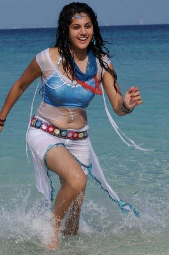 Wet South Indian Actress , HD Wallpaper & Backgrounds