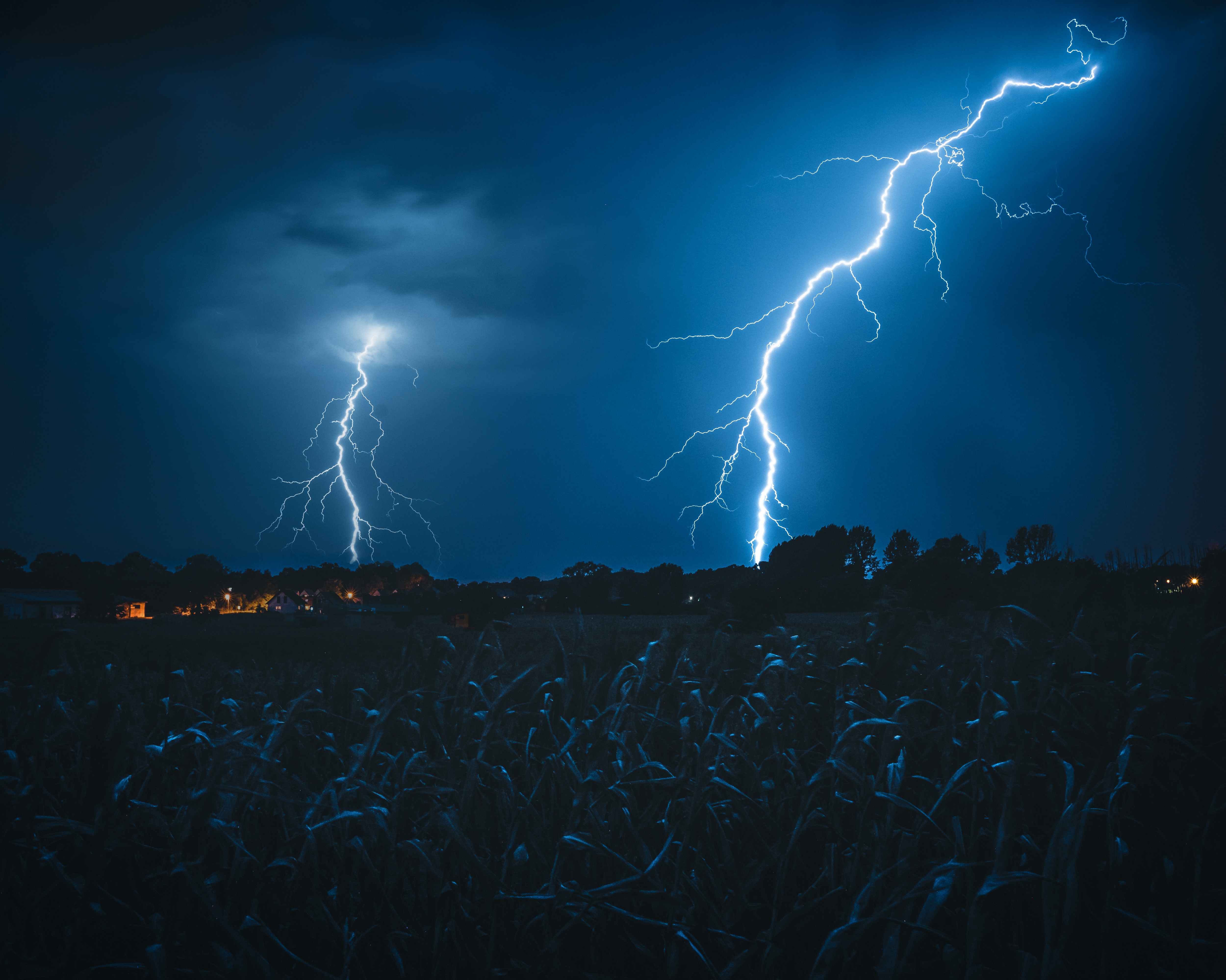 Lightning Sky Cloudy Night Dark - Breath Of The Wild Shrine Of Resurrection , HD Wallpaper & Backgrounds