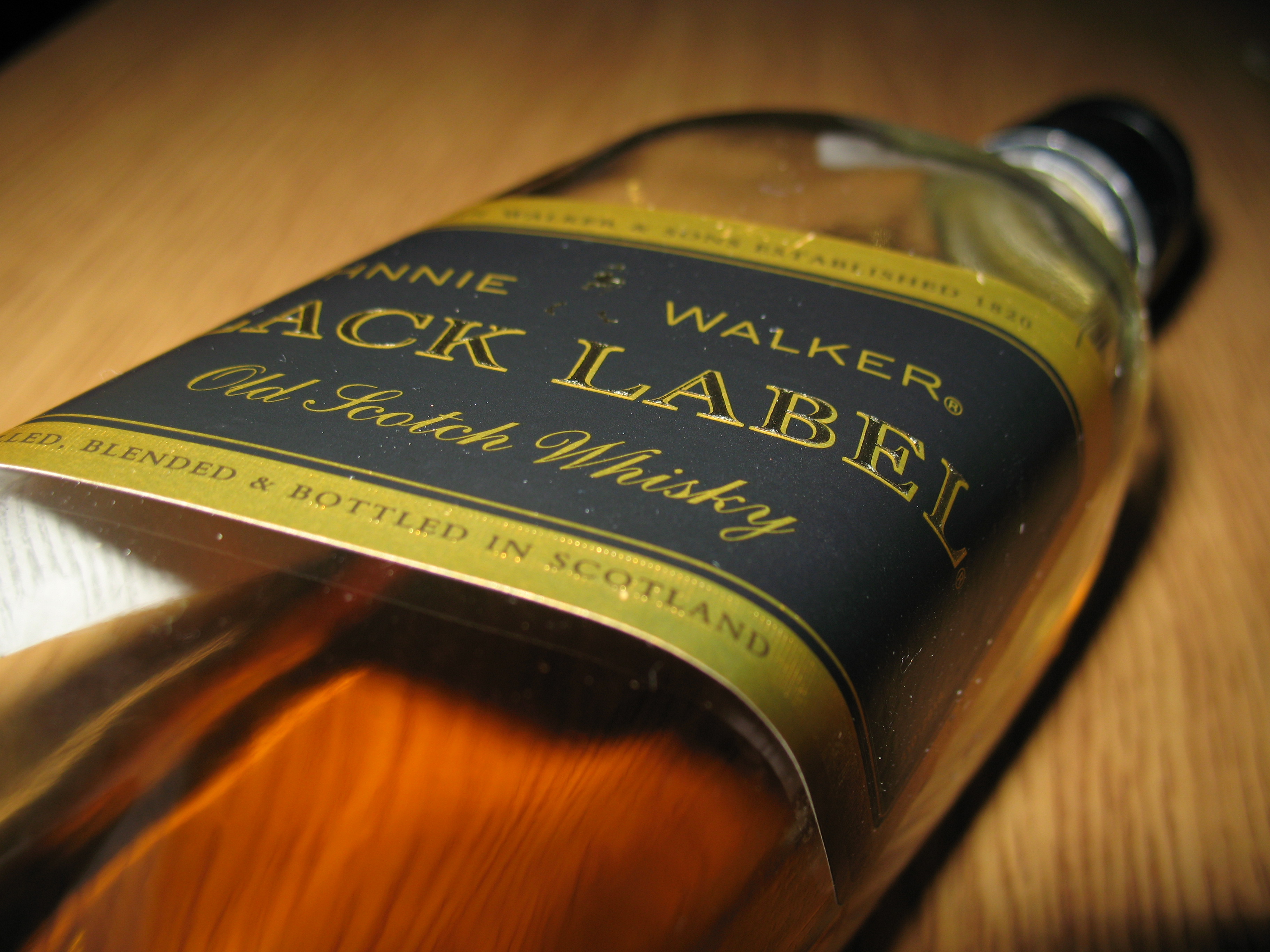 Download Wallpaper Johnnie Walker - Johnnie Walker Black Label , HD Wallpaper & Backgrounds