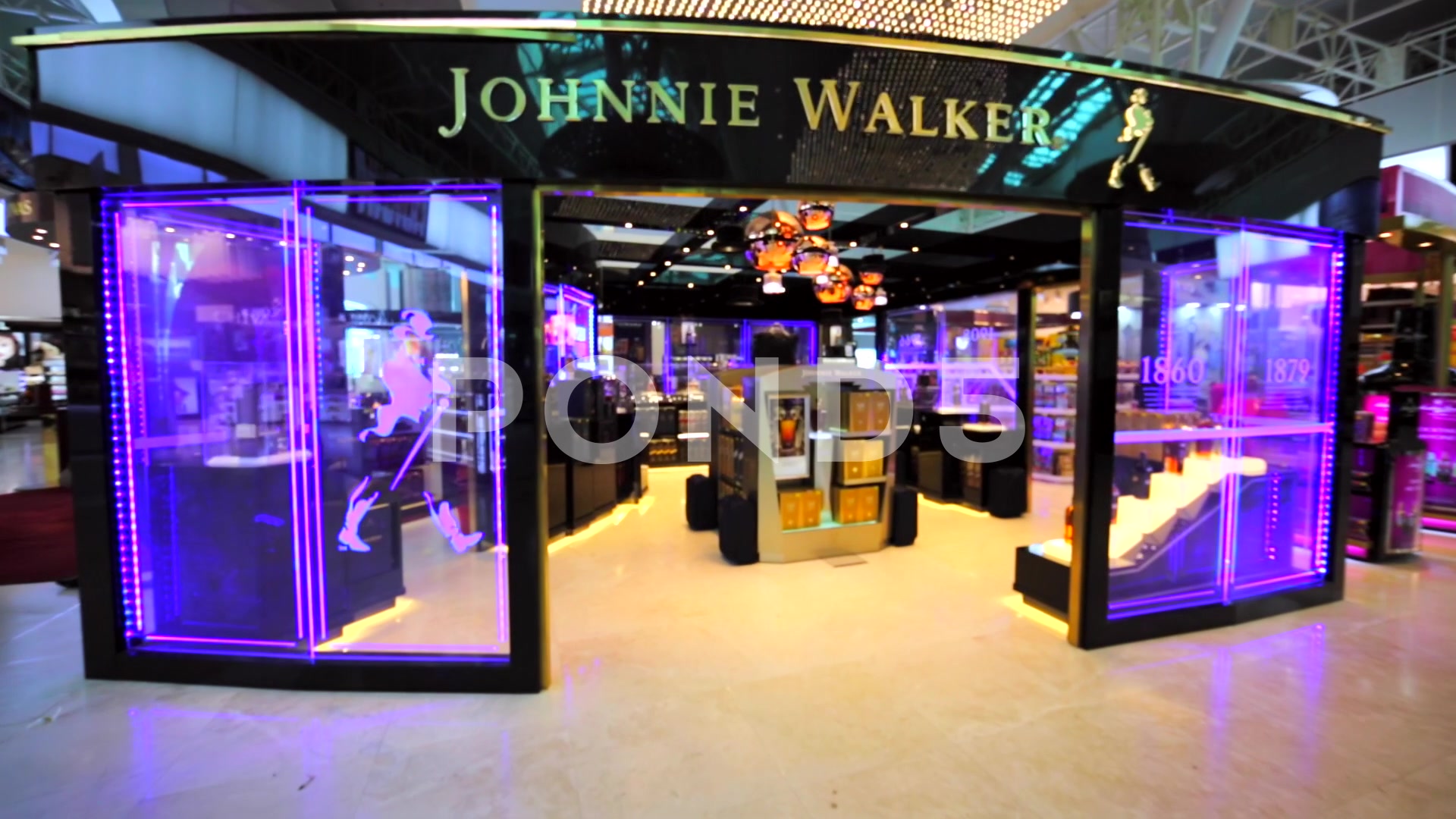 Johnnie Walker Store In Duty Free Zone In Kuala Lumpur - Interior Design , HD Wallpaper & Backgrounds