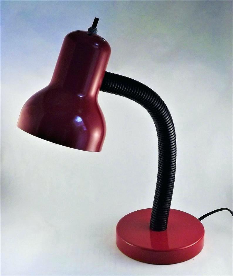 Black And Red Desk Image 0 White Desktop Wallpaper - Lamp , HD Wallpaper & Backgrounds