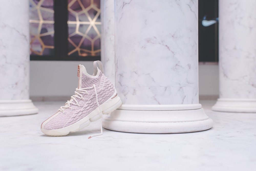 Kith X Nike Long Live The King Setup In Soho For Lebron - Sneakers , HD Wallpaper & Backgrounds
