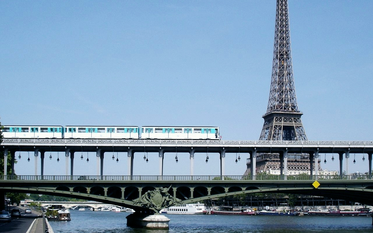 Train In Paris - Train Paris , HD Wallpaper & Backgrounds