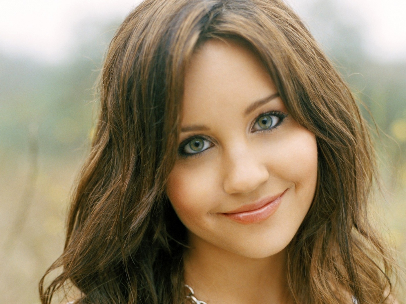 Download Blue And Brown Eyes Girl 885133 Hd Wallpaper