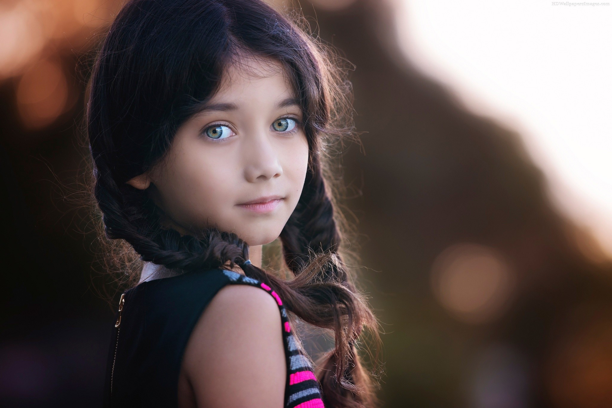 Cute Little Girl Hairstyle And Big Blue Eyes Wallpaper - Hd Cute Girl Eyes , HD Wallpaper & Backgrounds