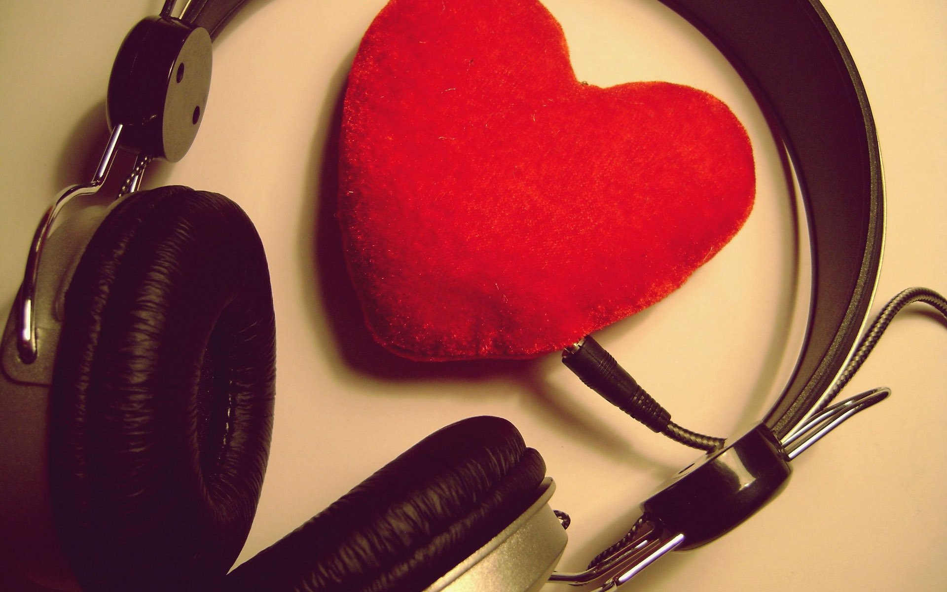 Love, Heart, Video, Audio, Headphones Hd Wallpaper, - Headphones Plugged Into A Heart , HD Wallpaper & Backgrounds