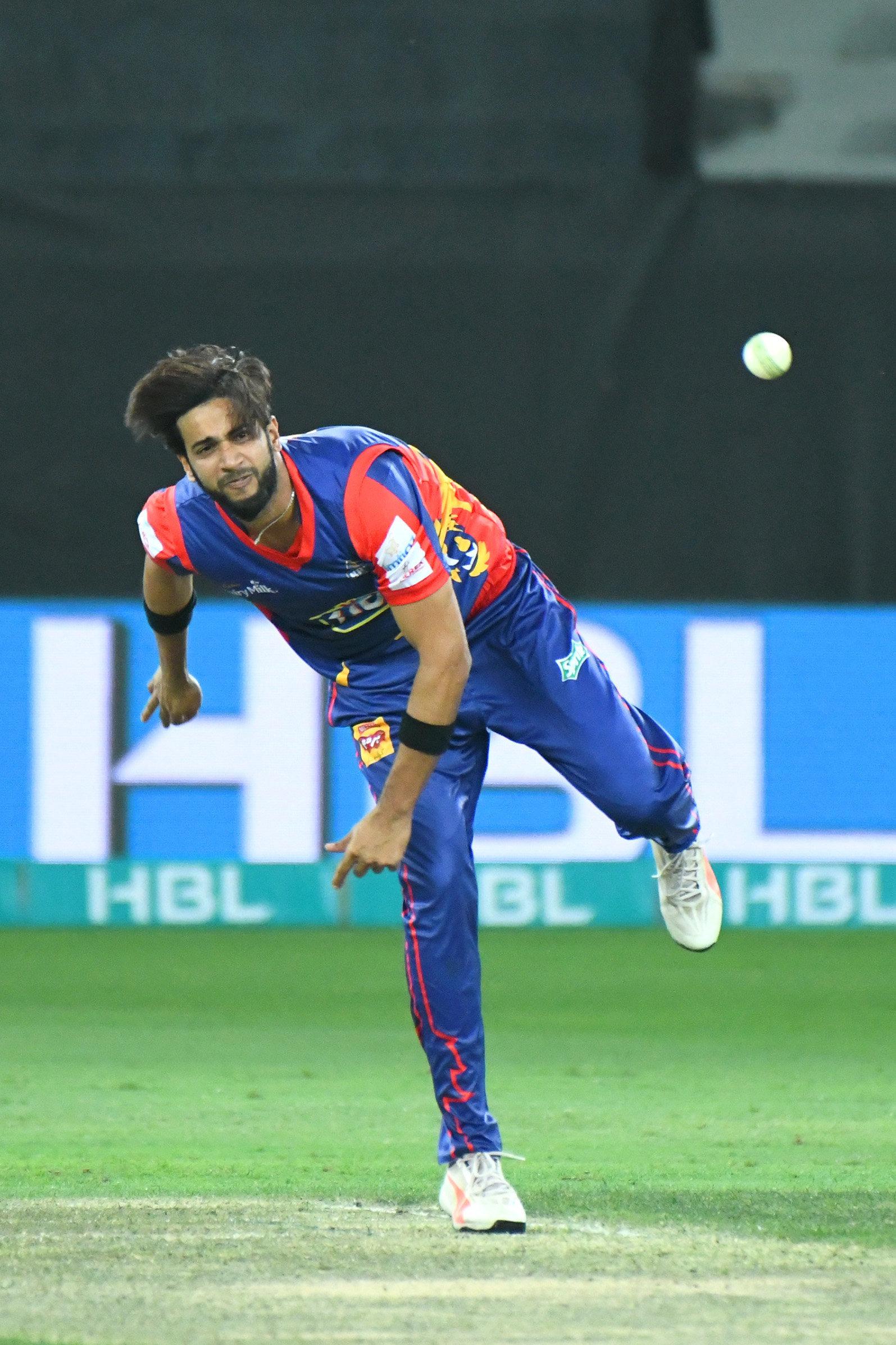 Karachi Kings Bowler Imad Wasim In Action - Karachi Kings Players 2019 , HD Wallpaper & Backgrounds