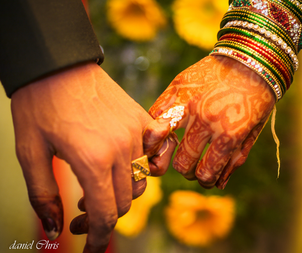 Punjabi Marriage Couple Holding Hands Holding Hands - Marriage Couple Holding Hands , HD Wallpaper & Backgrounds