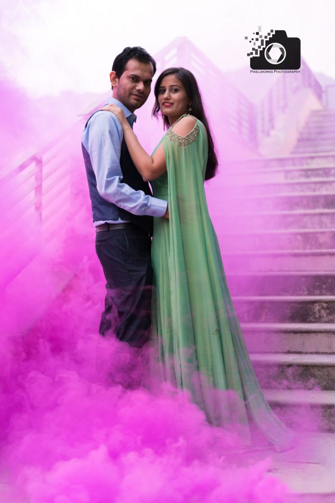 Pre Wedding Photo Shoot Trends 2018 Smokebomb - Pre Wedding Photoshoot 2018 , HD Wallpaper & Backgrounds