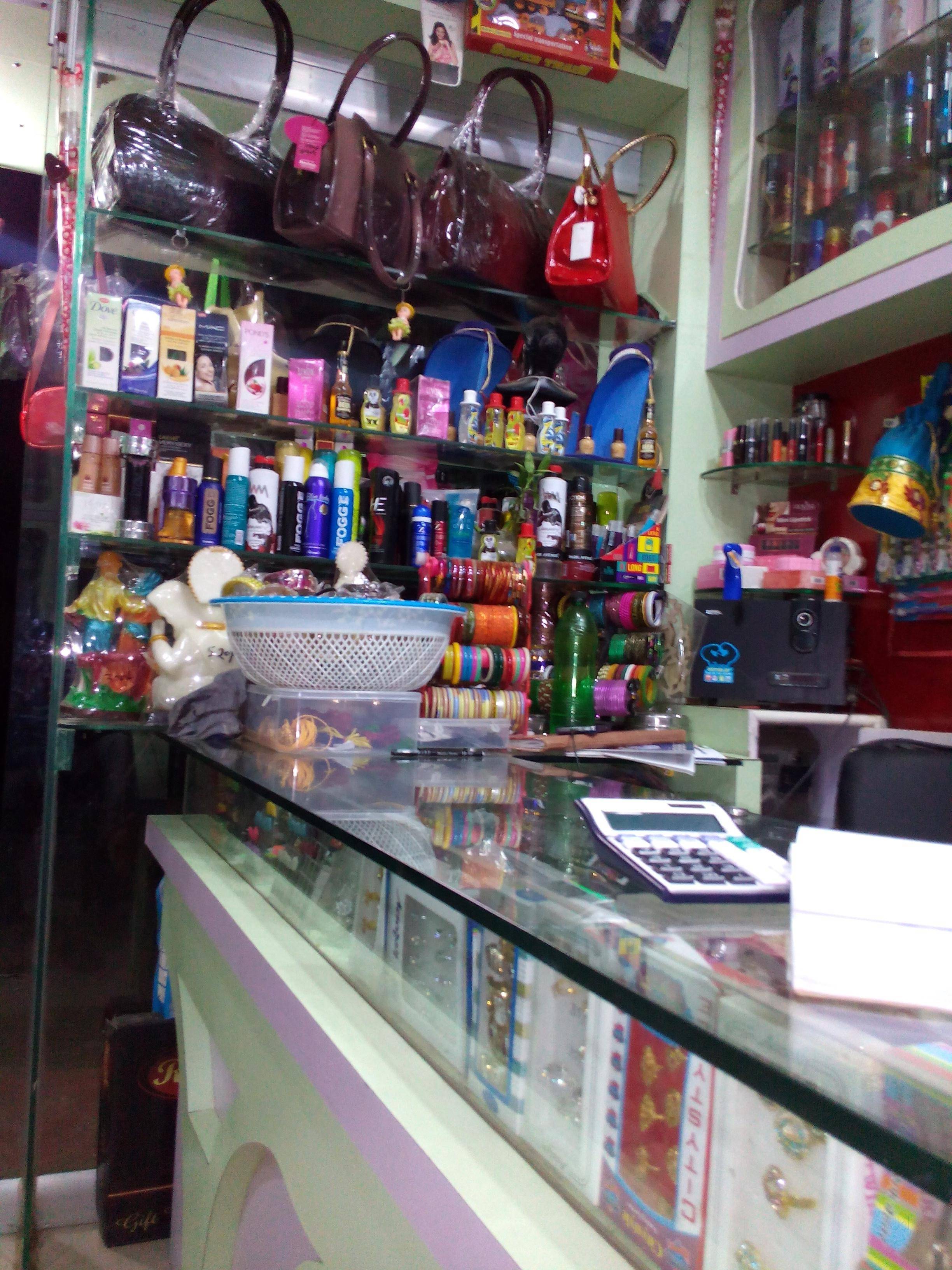 Inside View Of Cosmetic Shop - Cosmetic Shop In Gorakhpur , HD Wallpaper & Backgrounds