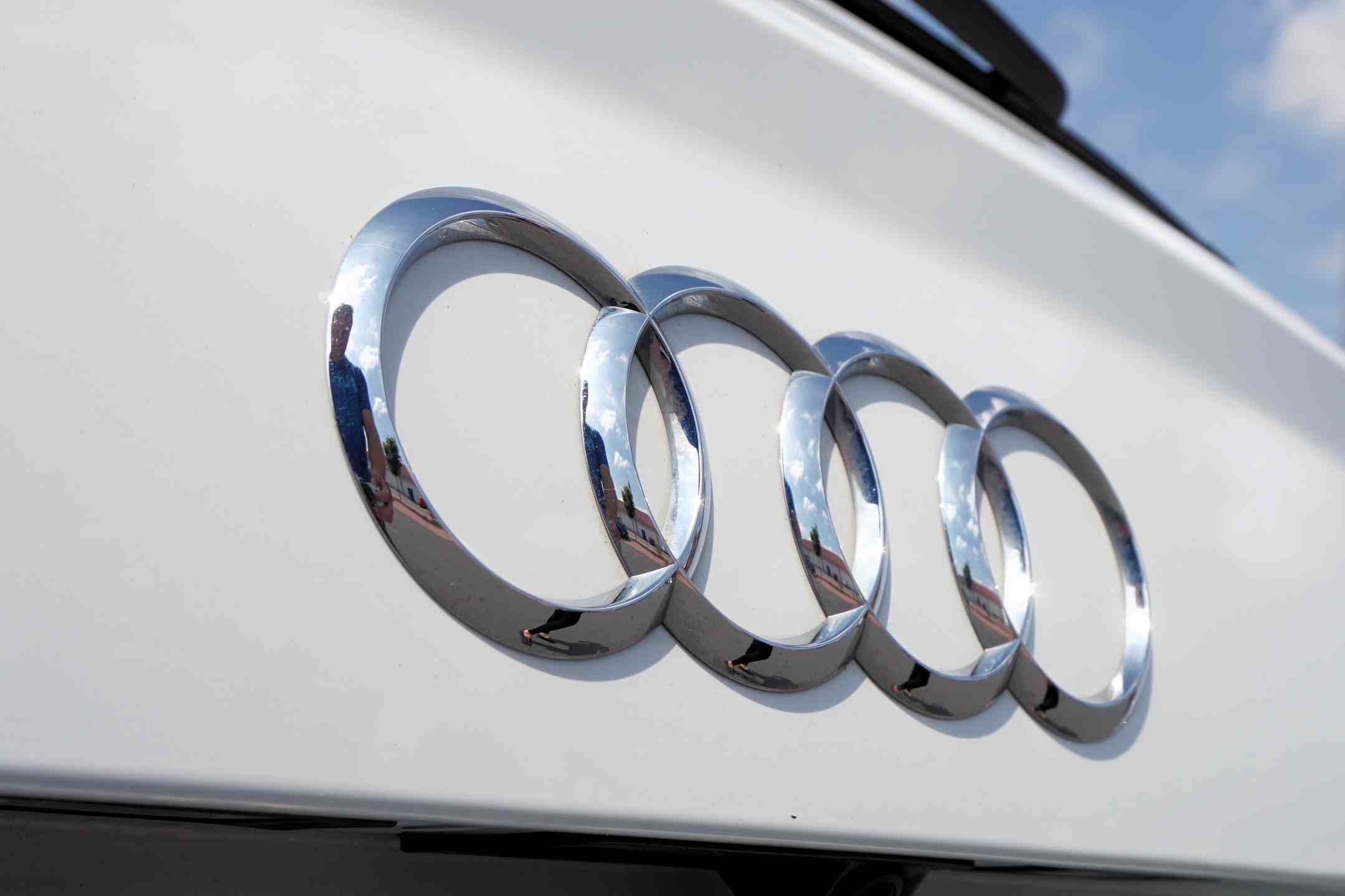 Gambar Logo Audi Hd Cocok Sebagai Wallpaper Android - White Audi Cars Logo , HD Wallpaper & Backgrounds