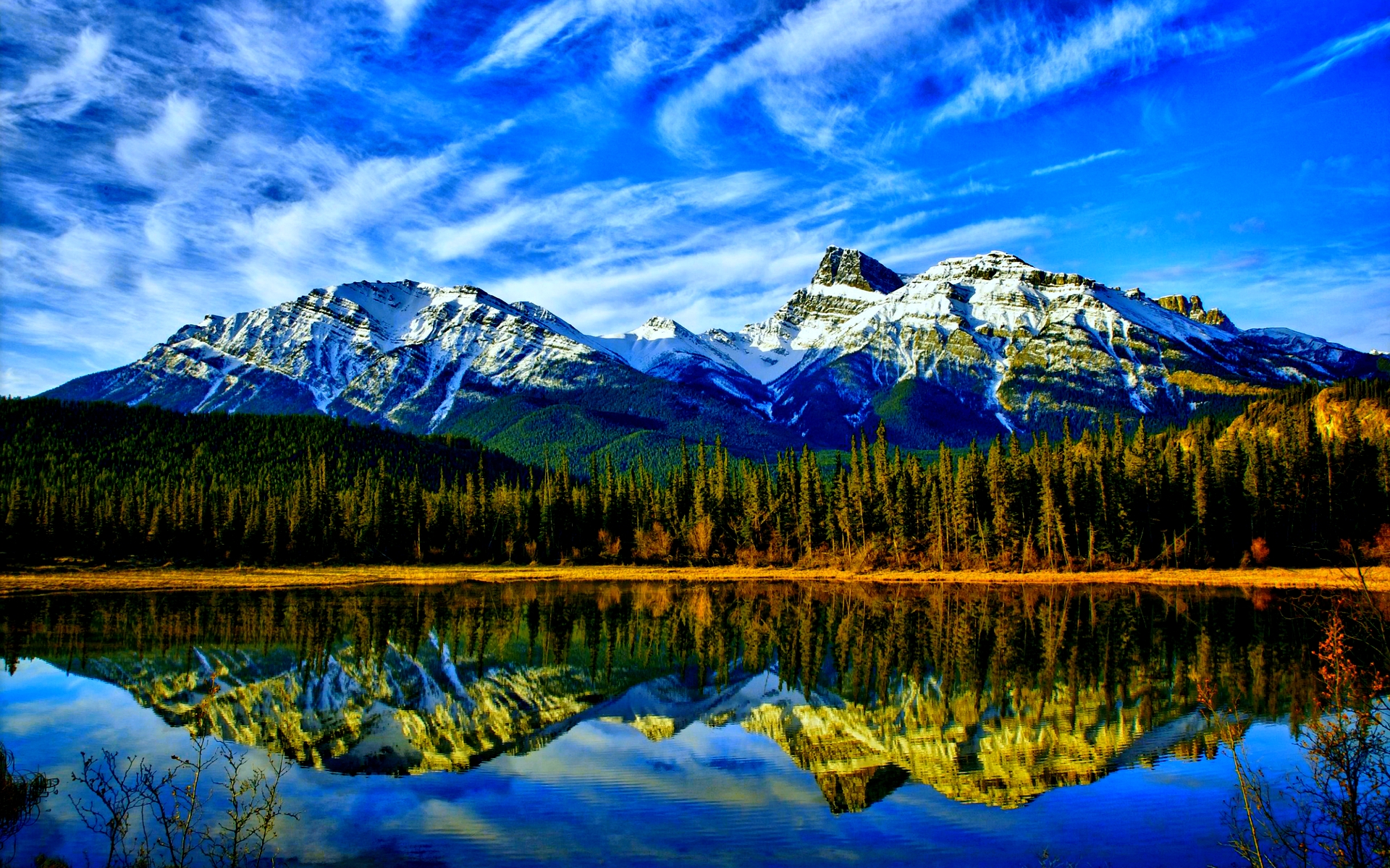 Stunning Lake Wallpaper - Mountain Lake , HD Wallpaper & Backgrounds