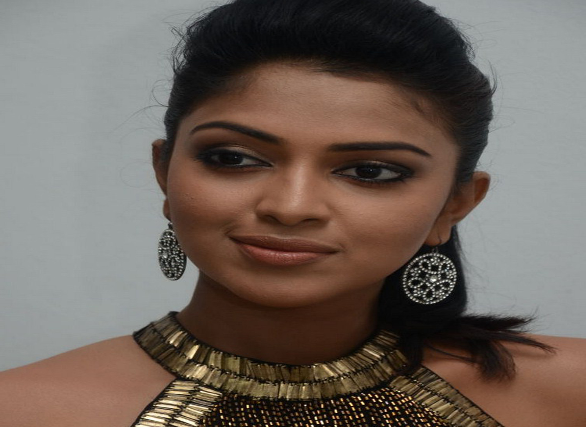 Tollywood Actress Amala Paul High Definition Wallpapers - Girl , HD Wallpaper & Backgrounds