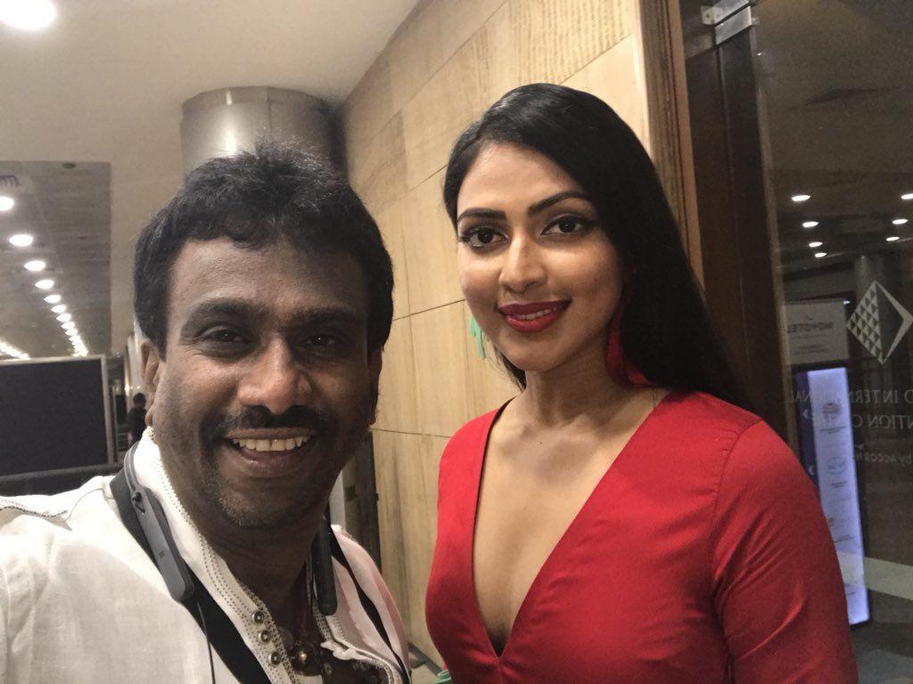 Amala Paul Latest Photos - Filmfare Awards South 2018 Navya Nair , HD Wallpaper & Backgrounds