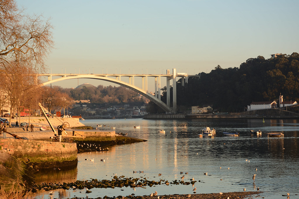 Golden Hour In Cais Do Ouro And Arrábida Bridge, In - Arch Bridge , HD Wallpaper & Backgrounds