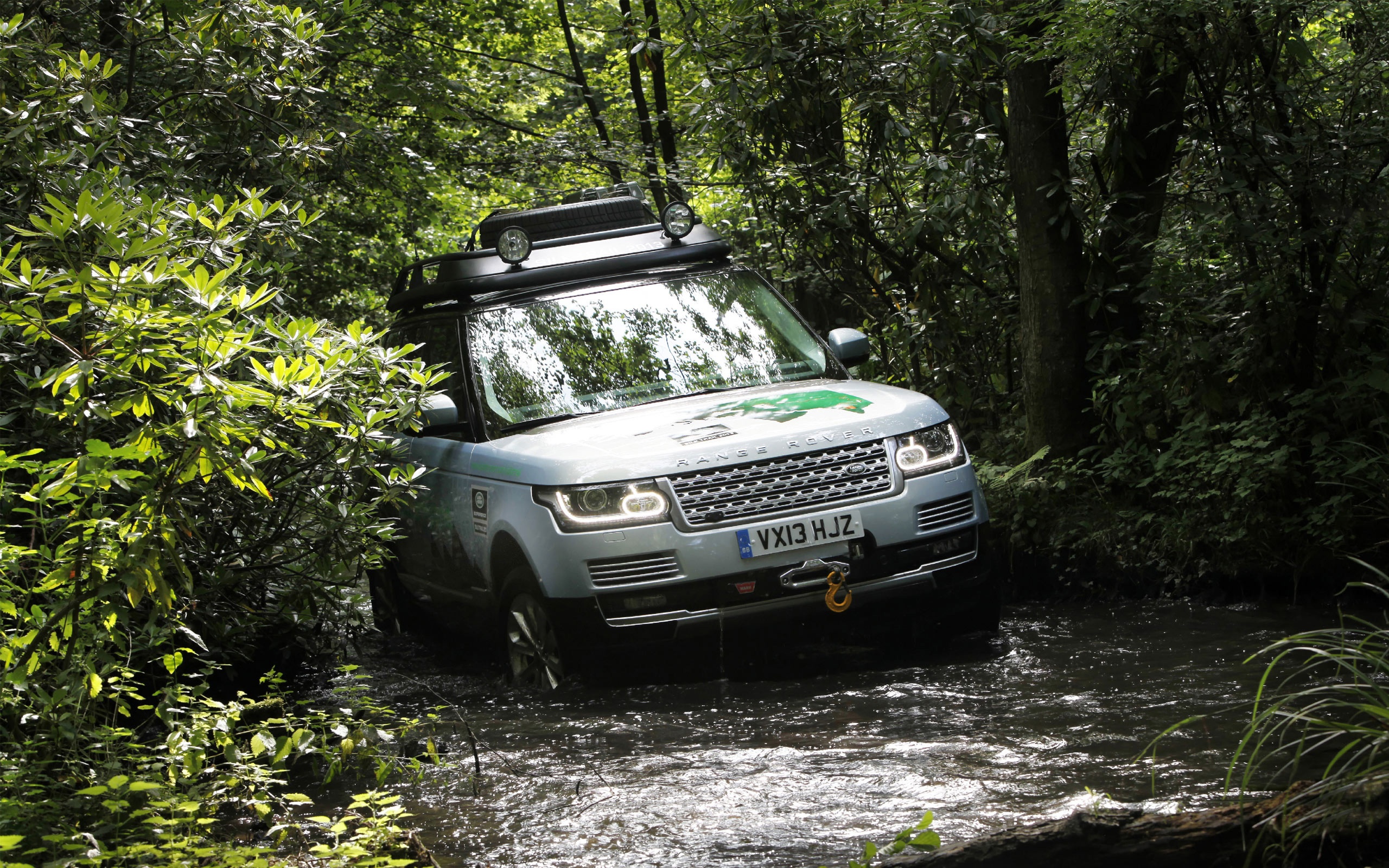 Wallpapers Range Rover - Range Rover In Wild , HD Wallpaper & Backgrounds