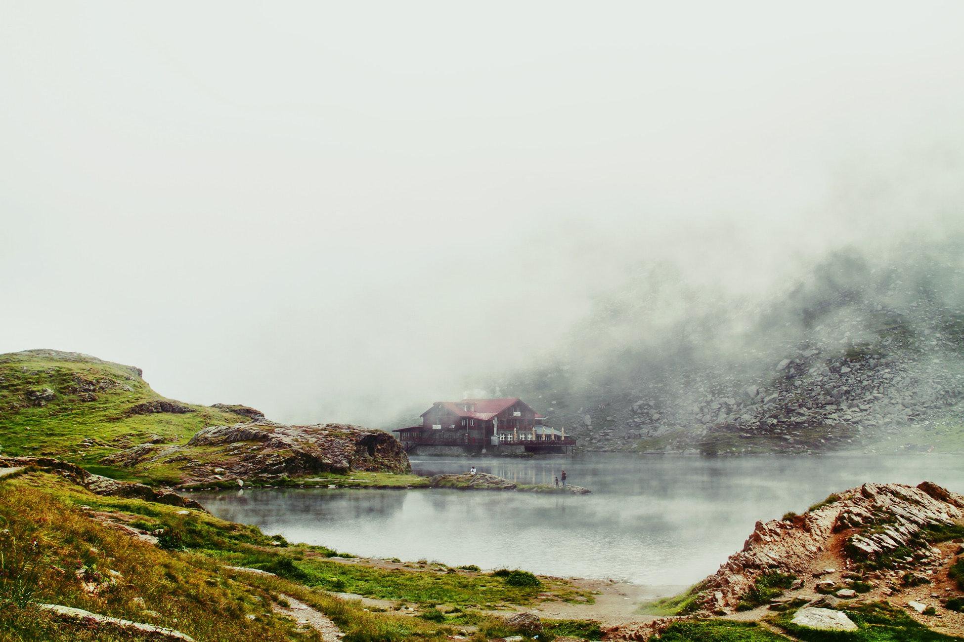 Foggy Lake, Grass, Gravel, Stone, Cold Wallpaper For - Rain Landscape Photography , HD Wallpaper & Backgrounds