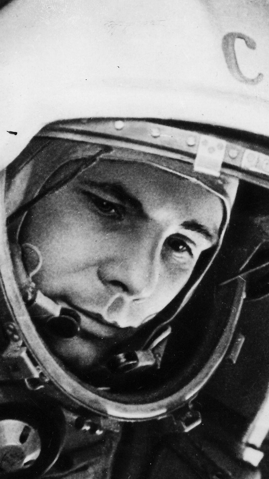 Wallpaper Yuri Gagarin, First Cosmonaut, Ussr, 80 Years - Yuri Gagarin Wallpaper Iphone , HD Wallpaper & Backgrounds