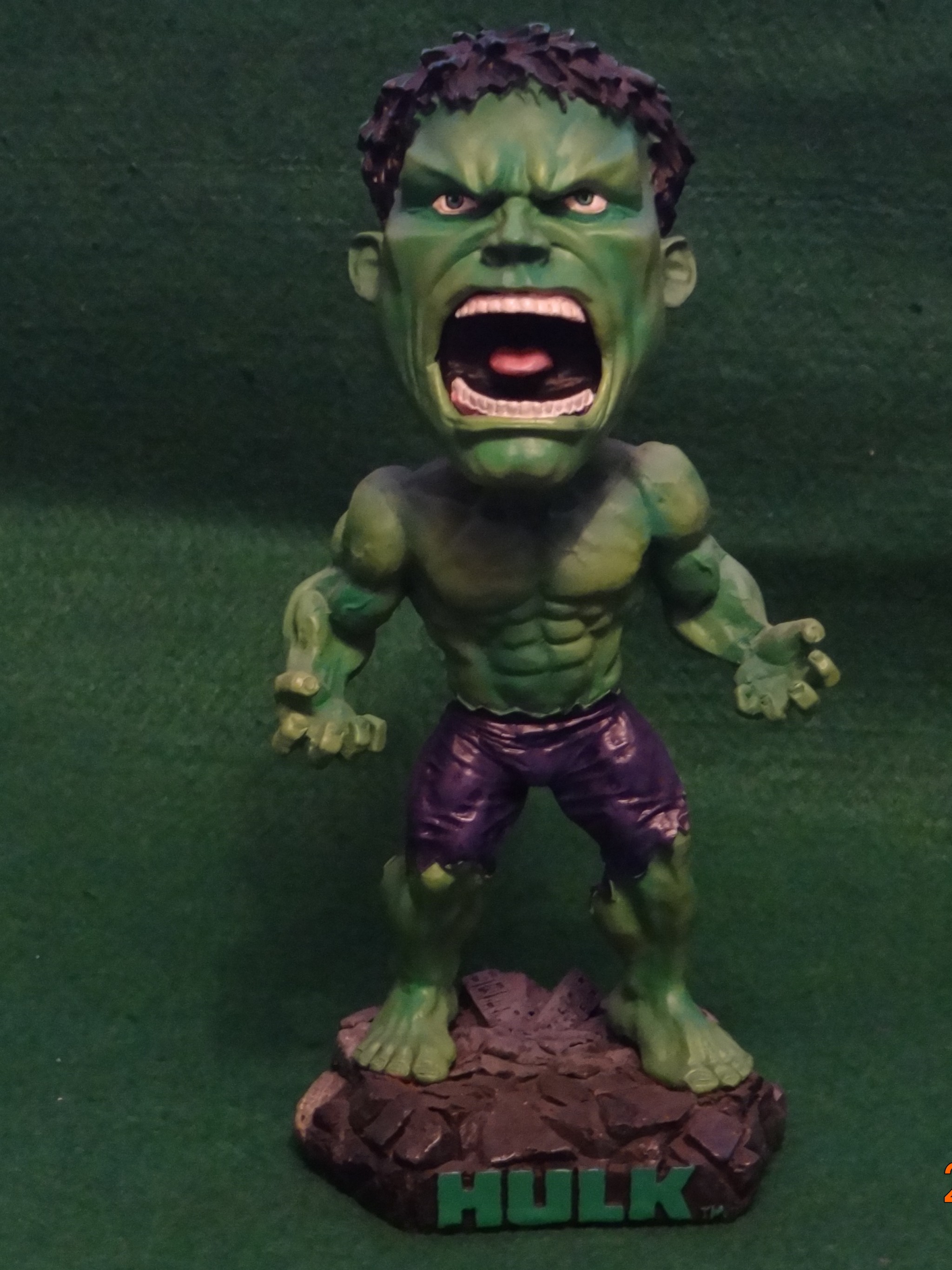 Download Wallpaper The Incredible Hulk Hulk Superhero - Figurine , HD Wallpaper & Backgrounds