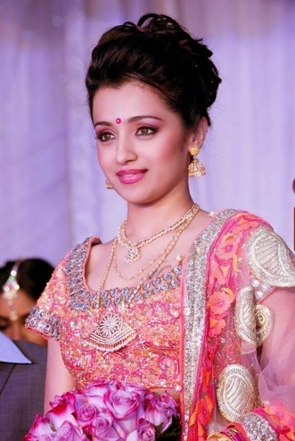 Vivah Movie Wallpaper Wedding - Trisha In Wedding Dress , HD Wallpaper & Backgrounds
