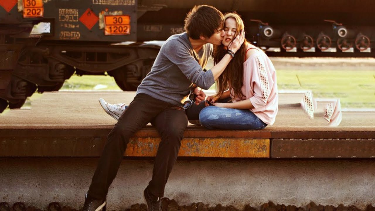 Haye O Meri Jaan Na Ho Pareshan Bina Tere Mera Sarna - Cute Couple Chicks Kiss , HD Wallpaper & Backgrounds