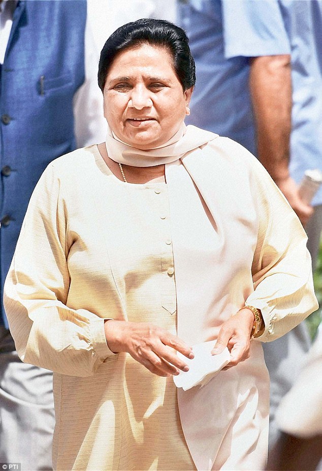 Sanjay Dutt And Mayawati , HD Wallpaper & Backgrounds