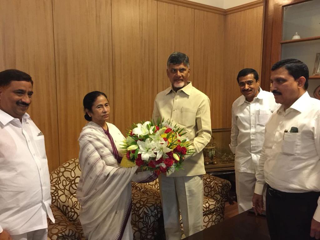 Met With & Mayawati Ji At The Swearing In Ceremony - Chandrababu Mayawati , HD Wallpaper & Backgrounds