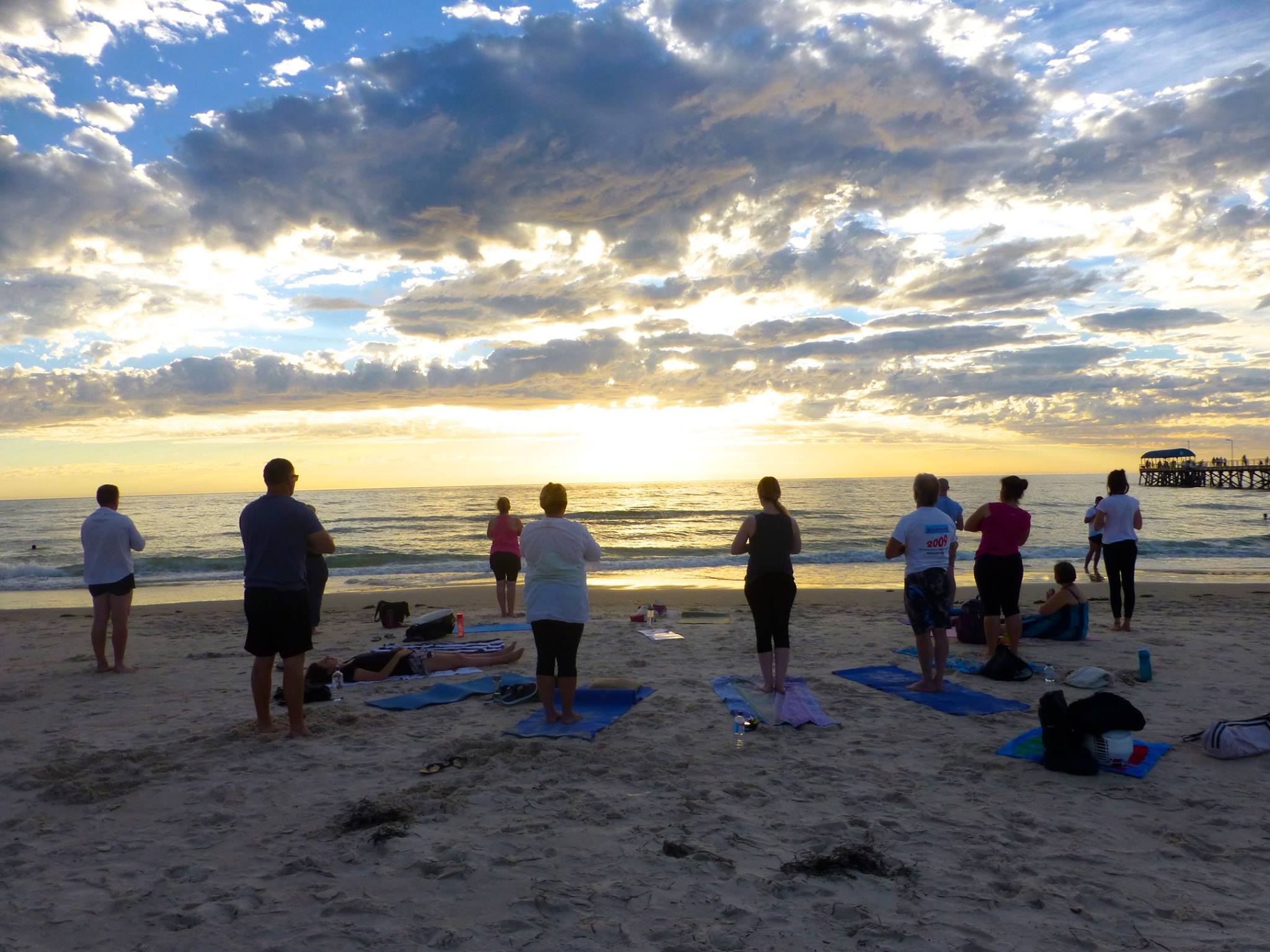 Kundalini Yoga At The Beach With Sunset Sun Gazing - Beach , HD Wallpaper & Backgrounds