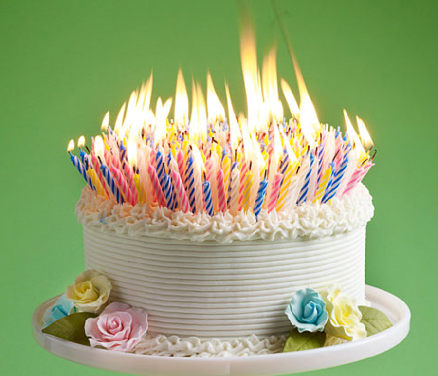Beautiful Birthday Cakes With Candles - Birthday Cake 60 Candles , HD Wallpaper & Backgrounds