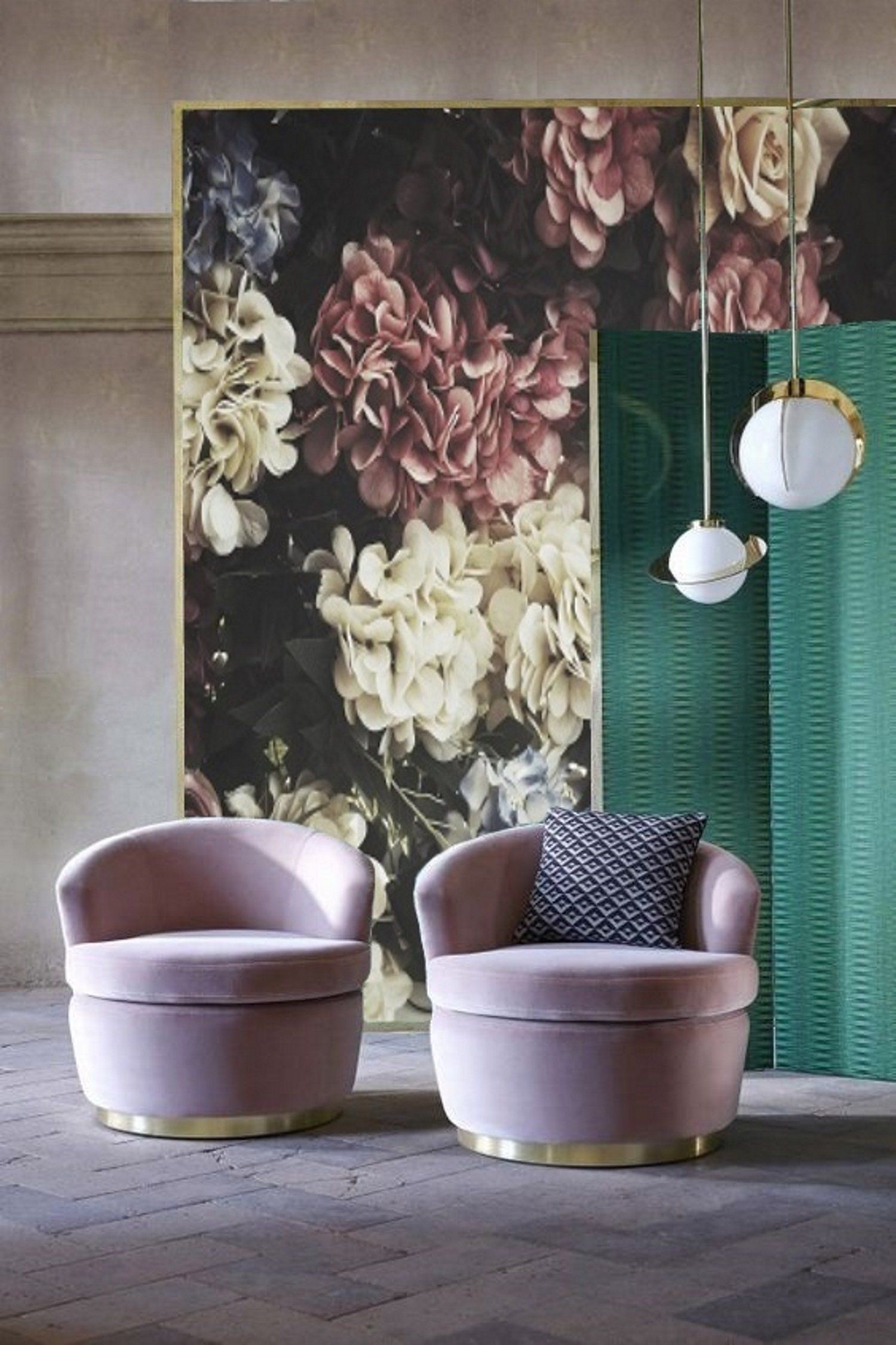 Big Flowers Wallpaper, Dark Vintage Wall Mural, Black - Ob&b Dapper Chair , HD Wallpaper & Backgrounds