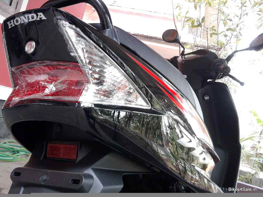 Yamaha Ray Vs Honda Dio - Honda Dio Old Black , HD Wallpaper & Backgrounds