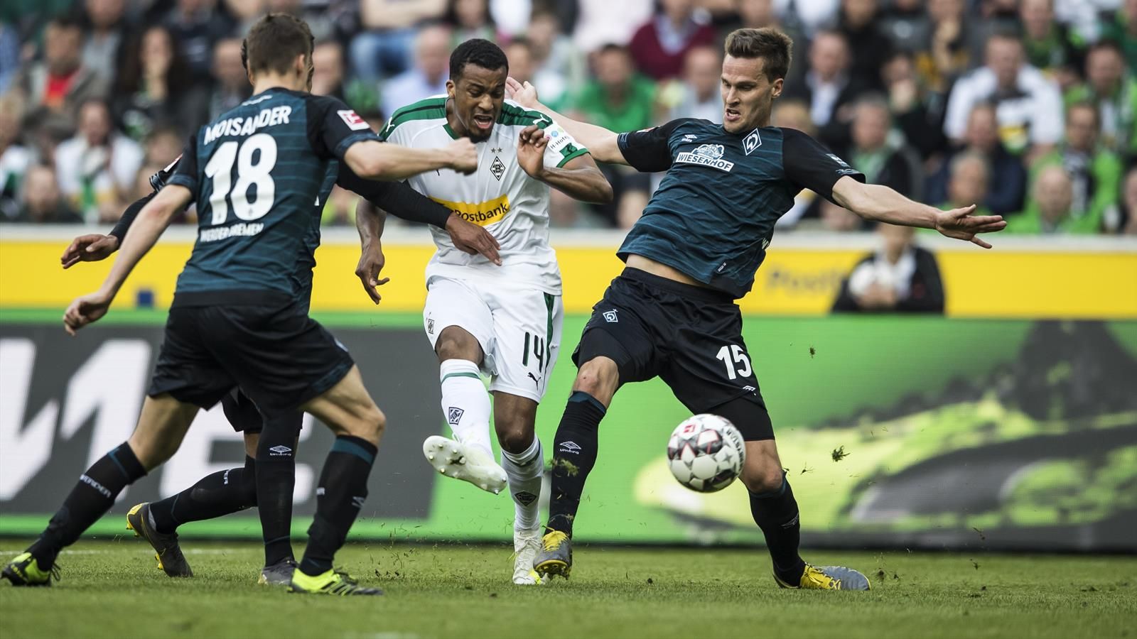 Gladbach Draw With Werder, Lose Ground In Champions - Kick Up A Soccer Ball , HD Wallpaper & Backgrounds
