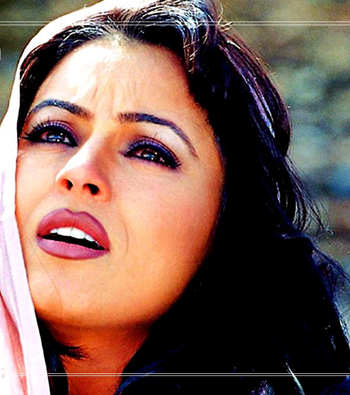 Mahima Chaudhary Stunning Face Look Wallpaper - Mahima Chaudhary , HD Wallpaper & Backgrounds