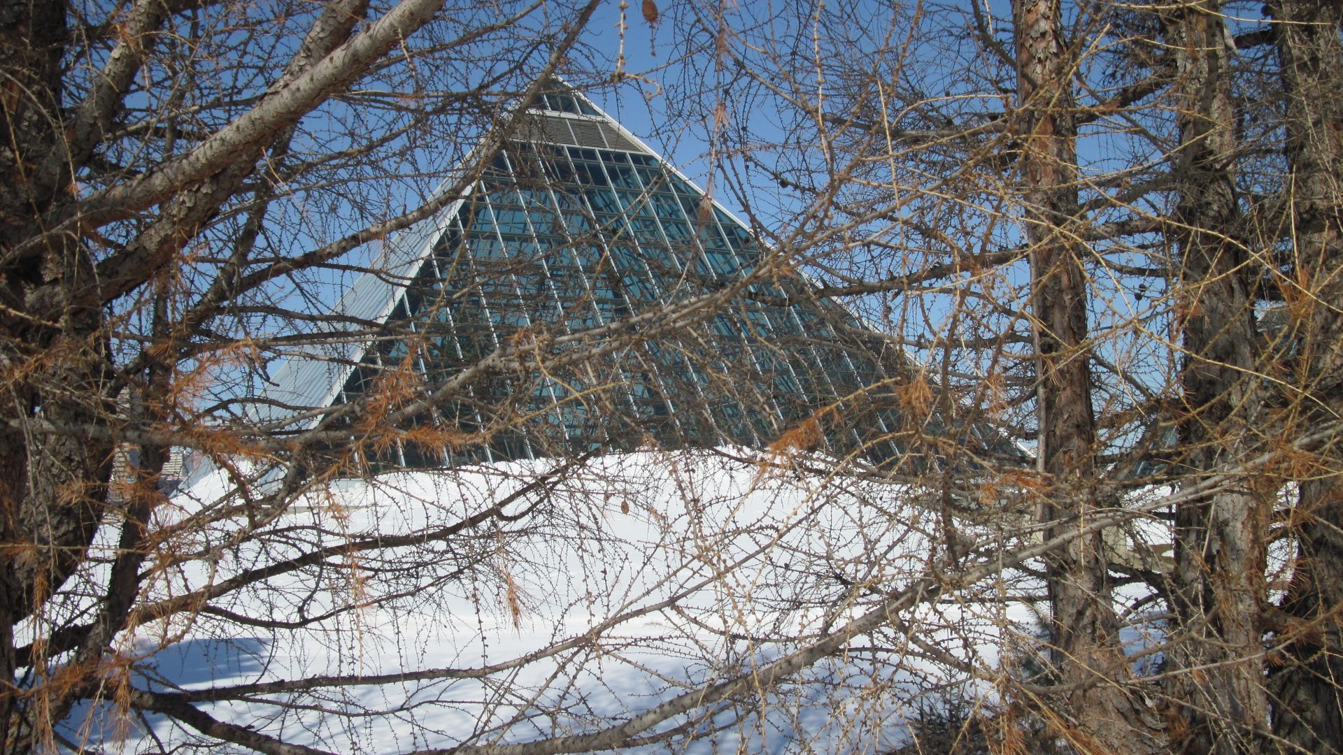 Pyramids Photography Sky Edmonton Muttart Snow Winter - Pyramid , HD Wallpaper & Backgrounds
