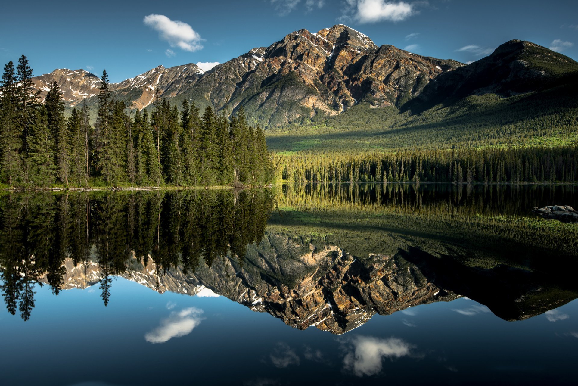 Jasper National Park Wallpaper - Pyramid Mountain , HD Wallpaper & Backgrounds