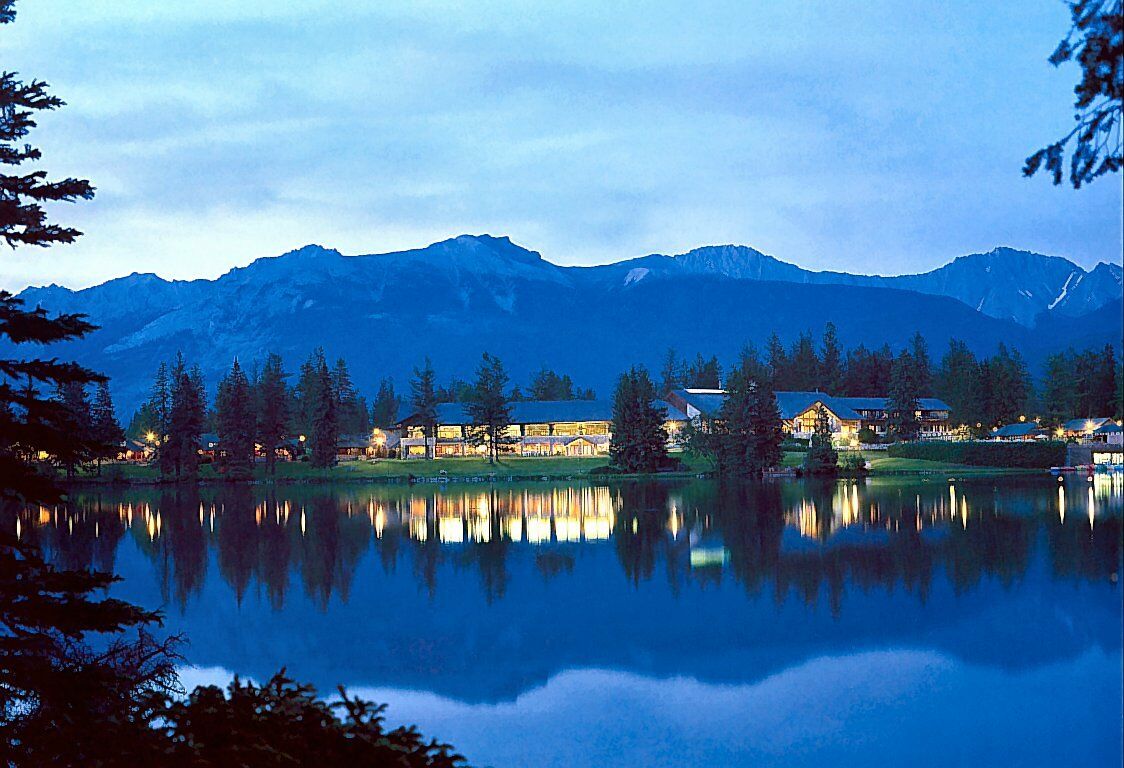 Canadian Rockies Evening At Jasper Park Lodge - Jasper Park Lodge , HD Wallpaper & Backgrounds