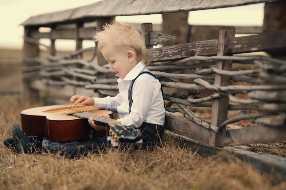 Cute Little Boy With Guitar - Cute Boy With Guitar , HD Wallpaper & Backgrounds