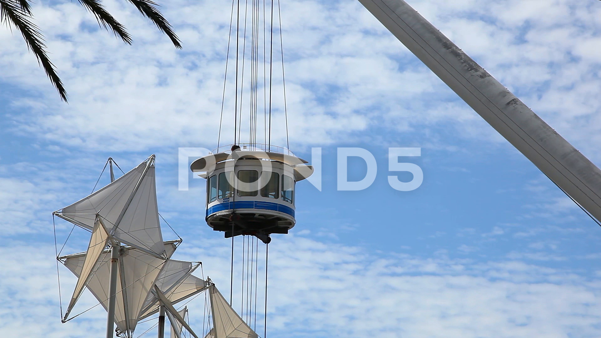 Panoramic Lift Bigo Rising Into The Sky With Tourists - Cable Car , HD Wallpaper & Backgrounds