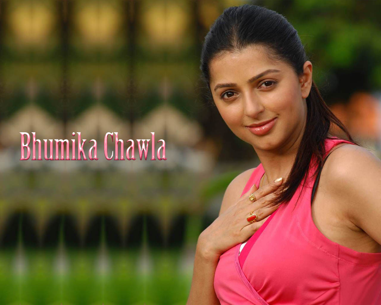 Download Bhumika Chawla Sexy Pic Wallpaper Hd Free - Bhumika Chawla Movies List , HD Wallpaper & Backgrounds