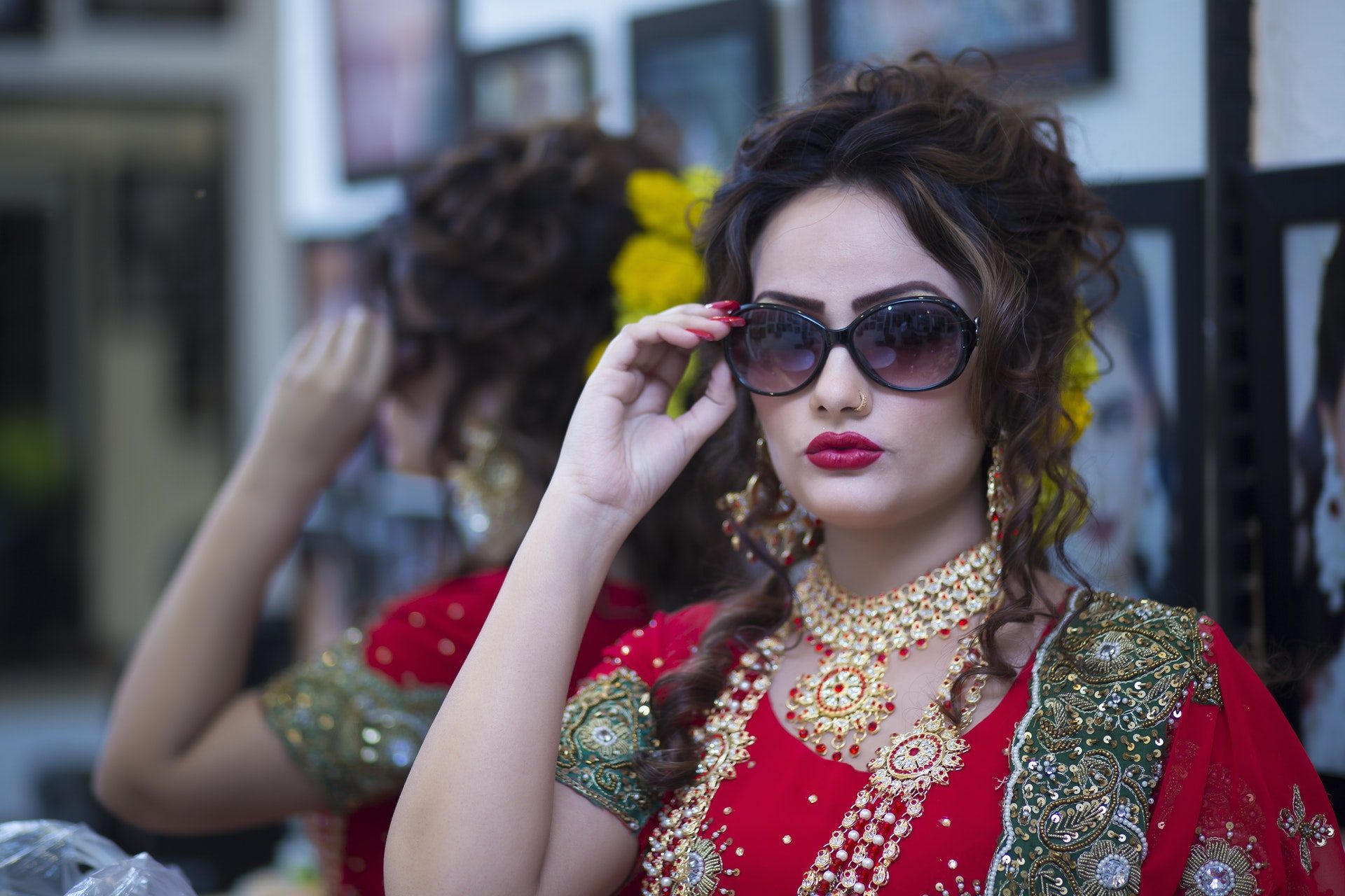Super Stylish Indian Girl With Goggles Wallpaper - Bridal Makeup Pics 2019 , HD Wallpaper & Backgrounds