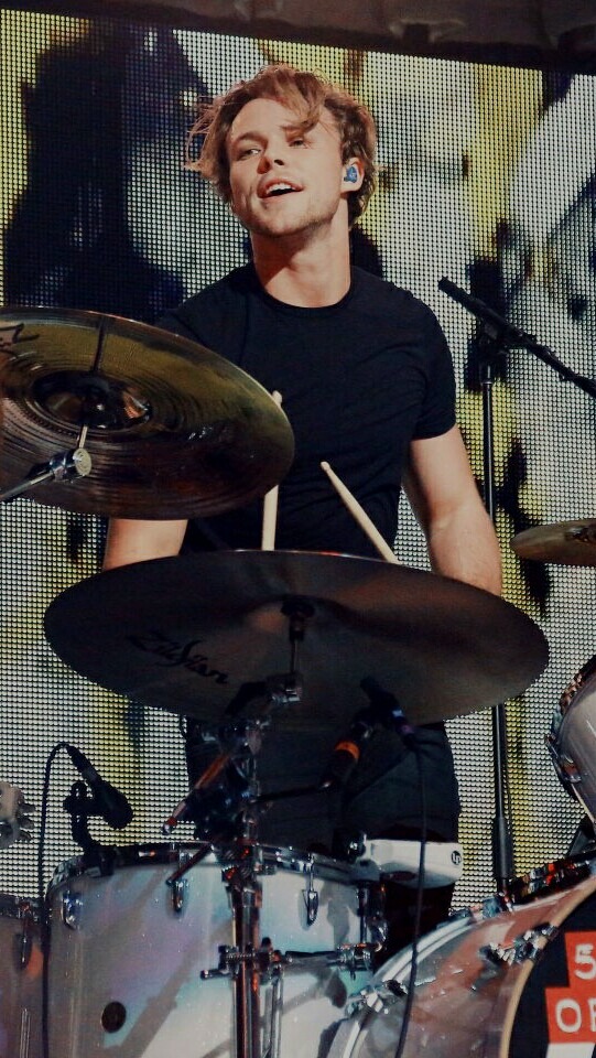 Ashton Irwin Ashton 5sos 5 Seconds Of Summer Ashton - Drummer , HD Wallpaper & Backgrounds