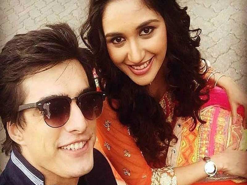 Mohsin Khan Allergic To His Co-star - Mohsin Khan Real Wife , HD Wallpaper & Backgrounds