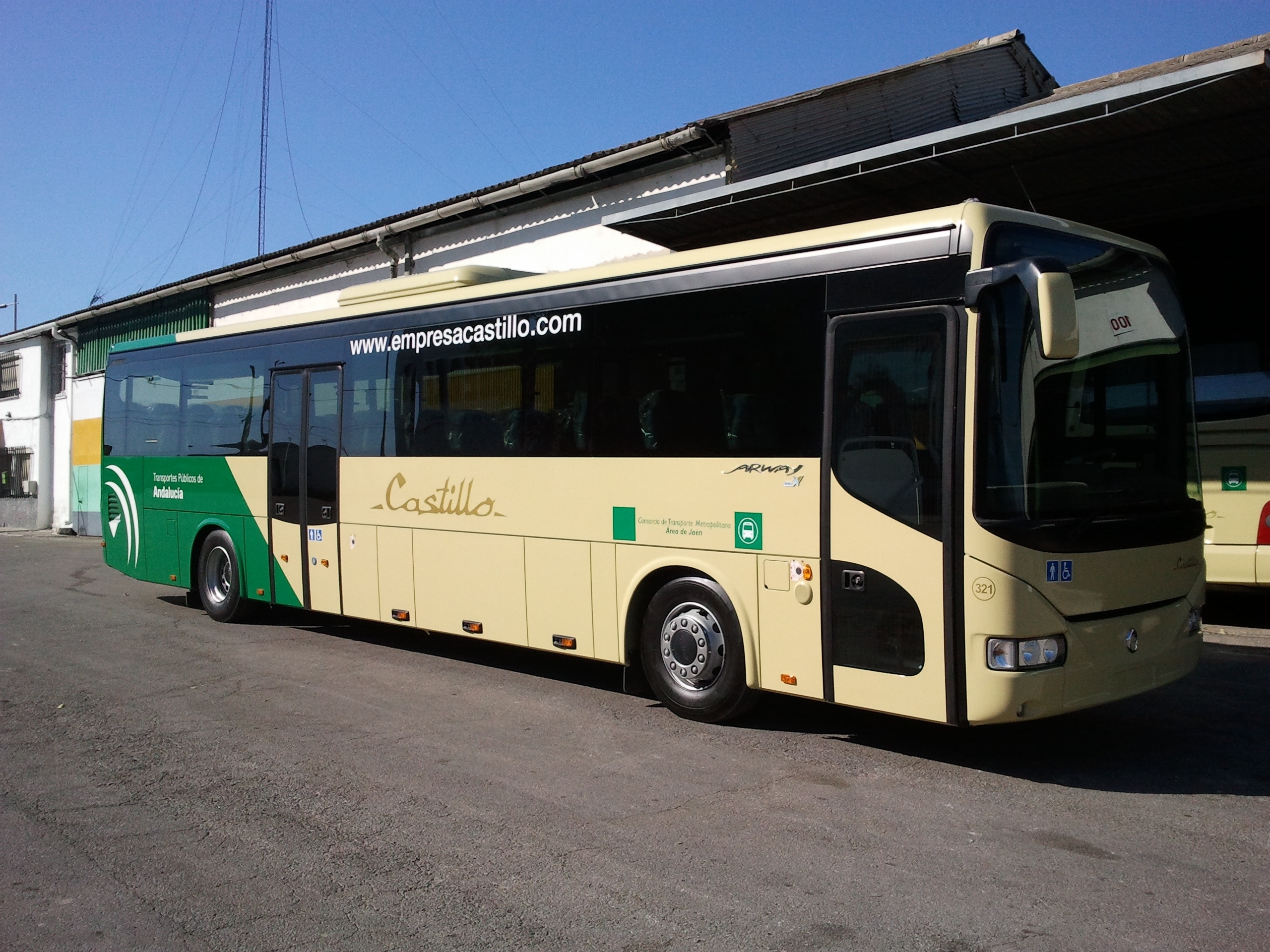 Beige And Green Castillo Bus - Autobus Jaen , HD Wallpaper & Backgrounds