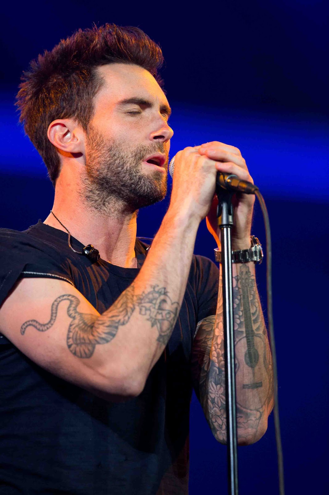 Adam Levine Wallpaper Iphone - Adam Levine , HD Wallpaper & Backgrounds