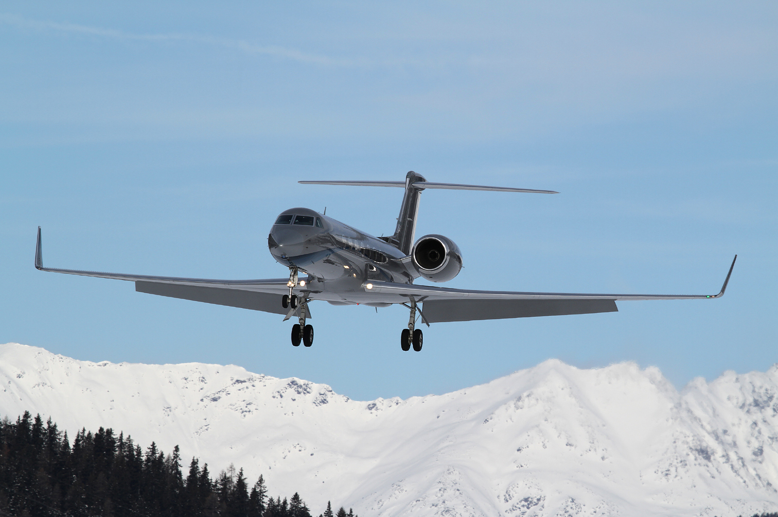 Gulfstream G550 Private Jet Approaching Aircraft Wallpaper - Learjet 35 , HD Wallpaper & Backgrounds