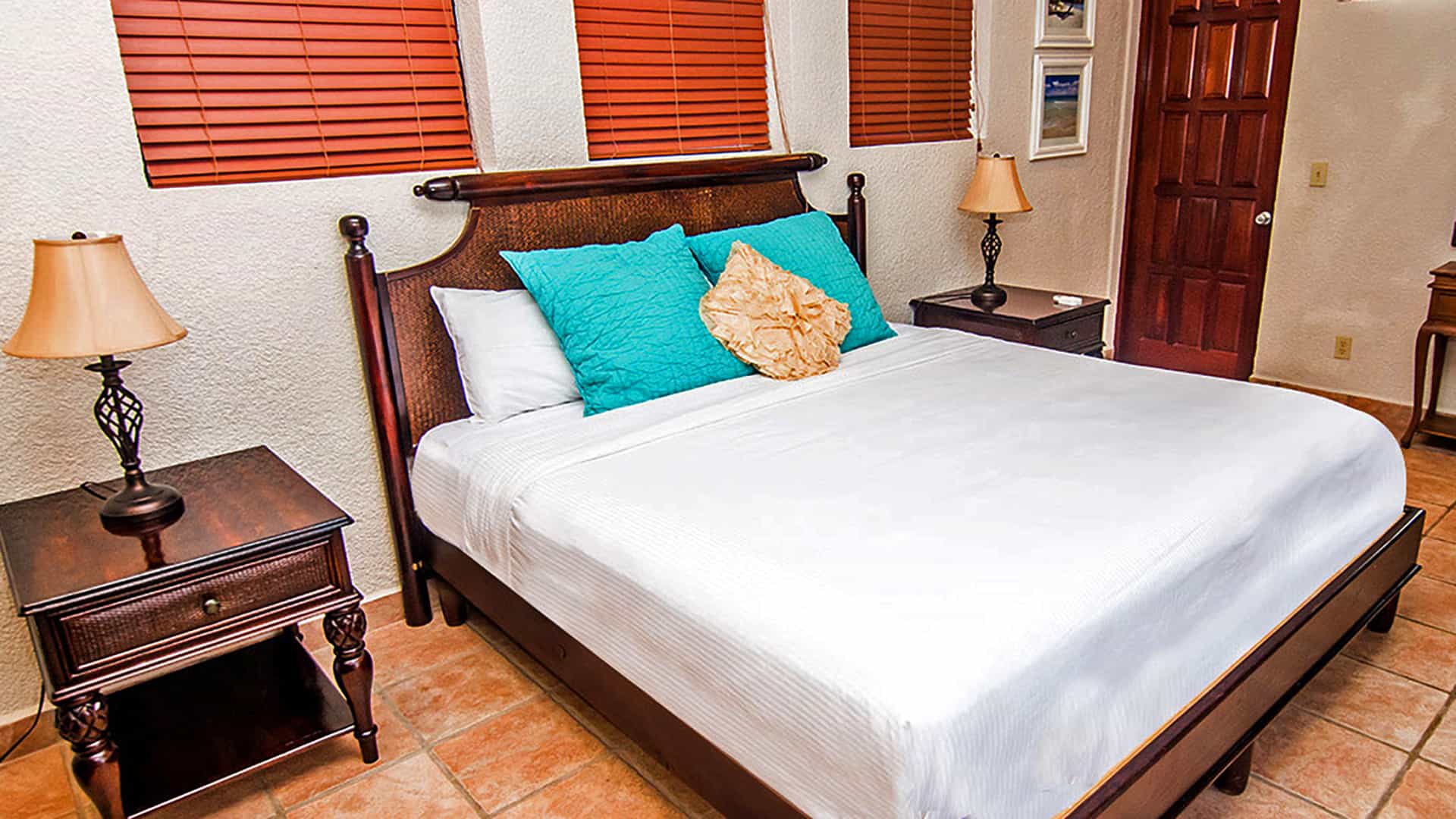 View Larger Image Las Sirenas Beach Resort, Roatan - Bed Frame , HD Wallpaper & Backgrounds