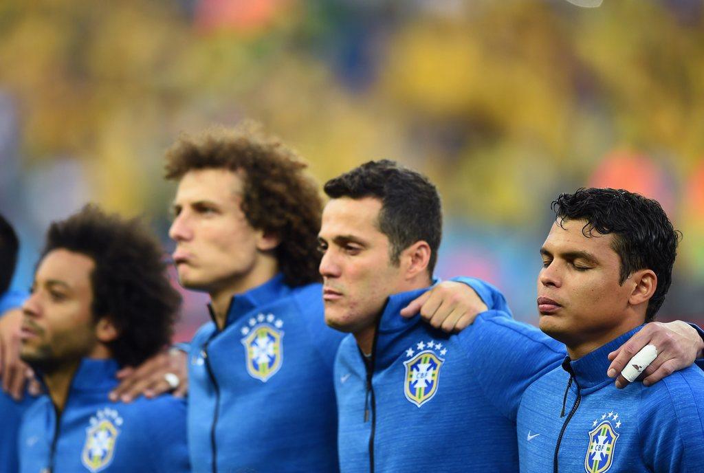 David Luiz, Second From Left, And Thiago Silva, Far - Marcelo And Thiago Silva , HD Wallpaper & Backgrounds