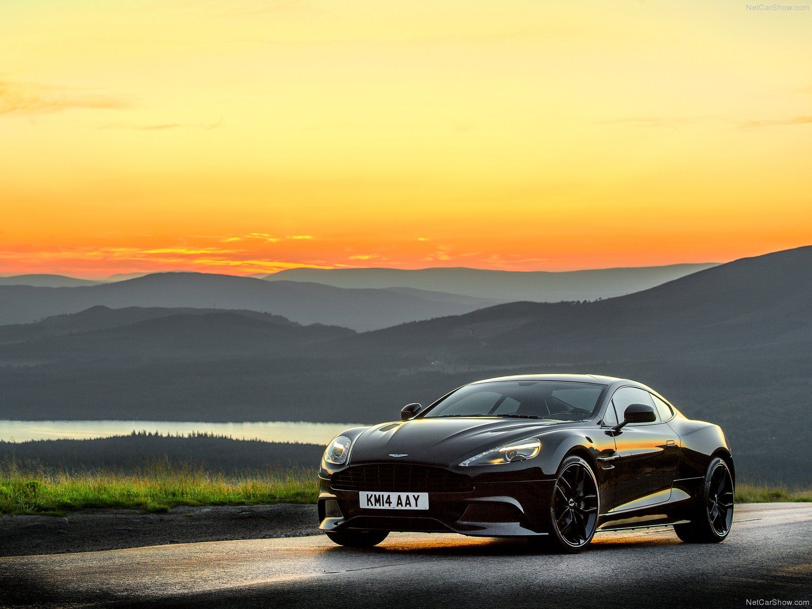 Aston Martin Vanquish Images - Black Aston Martin Vanquish , HD Wallpaper & Backgrounds