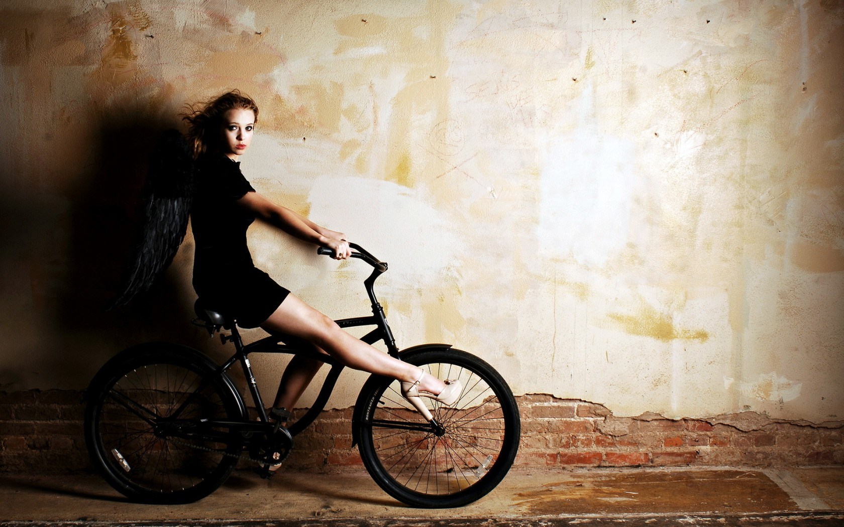 Girl In Black Bicycle Hd Wallpaper - Bicycle Girl , HD Wallpaper & Backgrounds