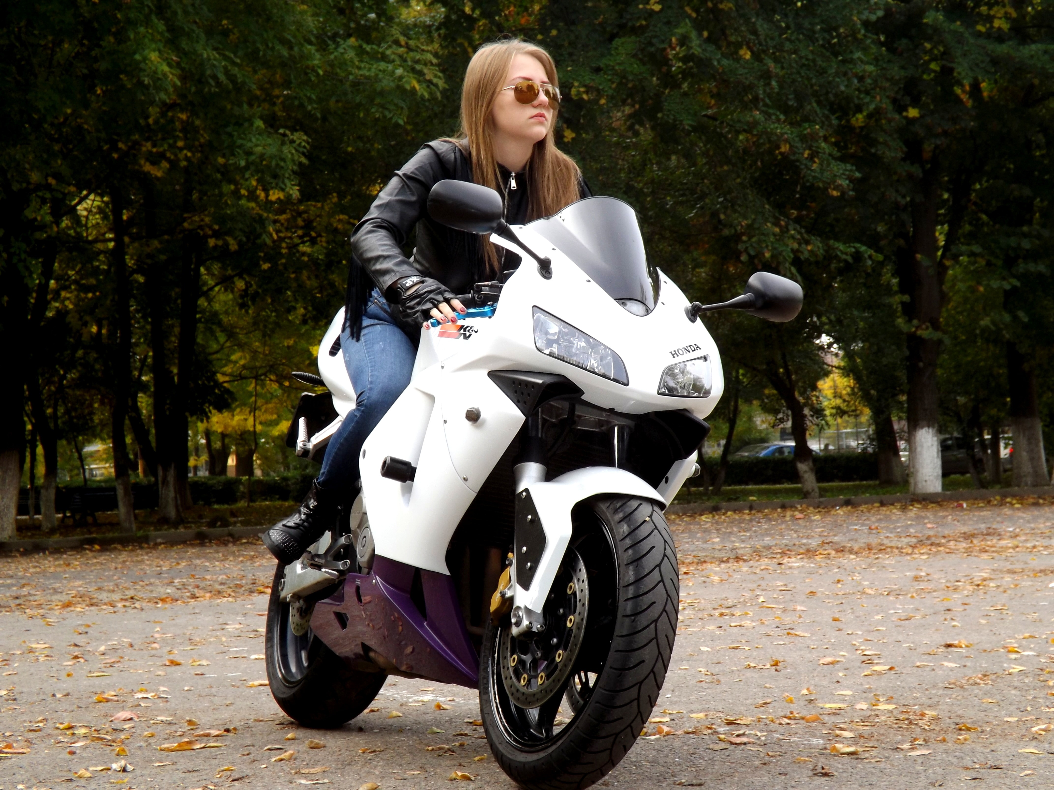 Download Original Image Online Crop - Girls Who Ride Sport Bike , HD Wallpaper & Backgrounds